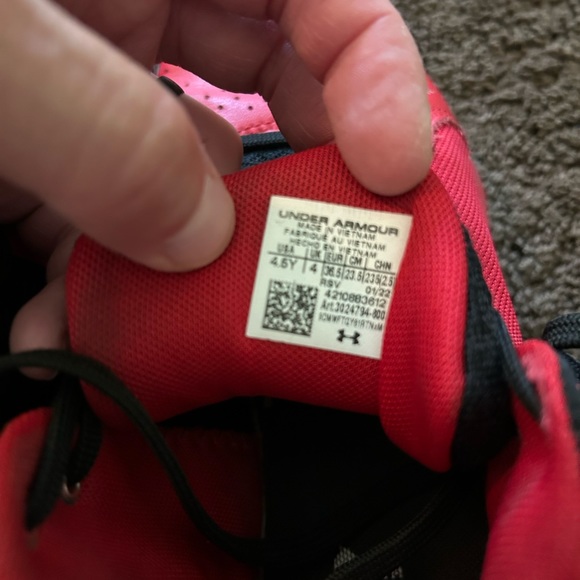 Under Armor red basketball high tops - Picture 4 of 4